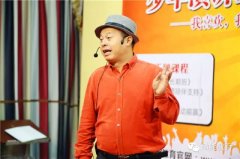 歐爸少年演講家績優(yōu)生上臺(tái)演講成長