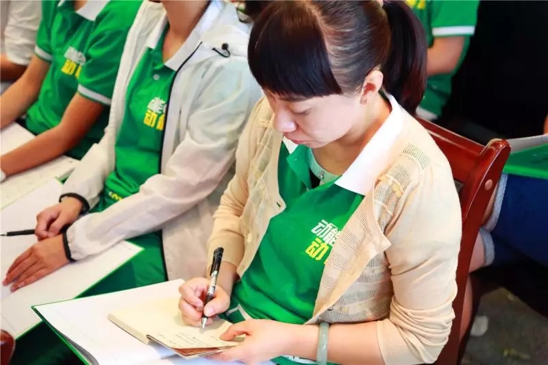 父母成長(zhǎng)助力子女卓越——云南建水《歐爸·教育與演講之道》隆重開(kāi)課!