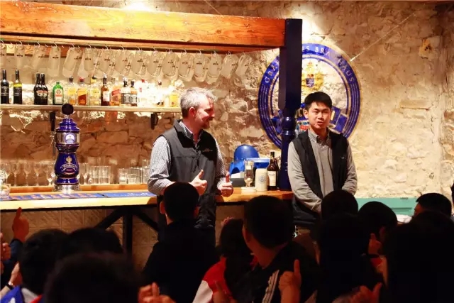 他驚嘆我的自信，我鐘愛他的柔情